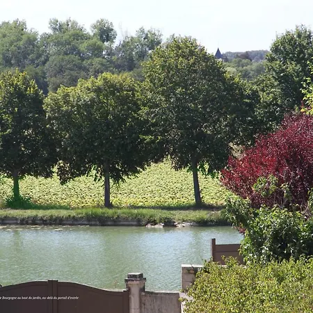 La Maison et son jardin sur le Canal de Bourgogne Ravieres Extérieur photo