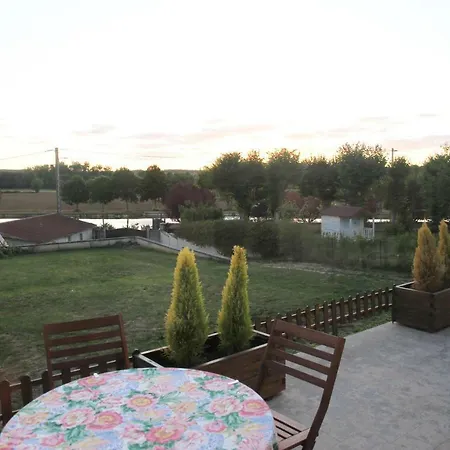 La Maison et son jardin sur le Canal de Bourgogne Ravieres Extérieur photo